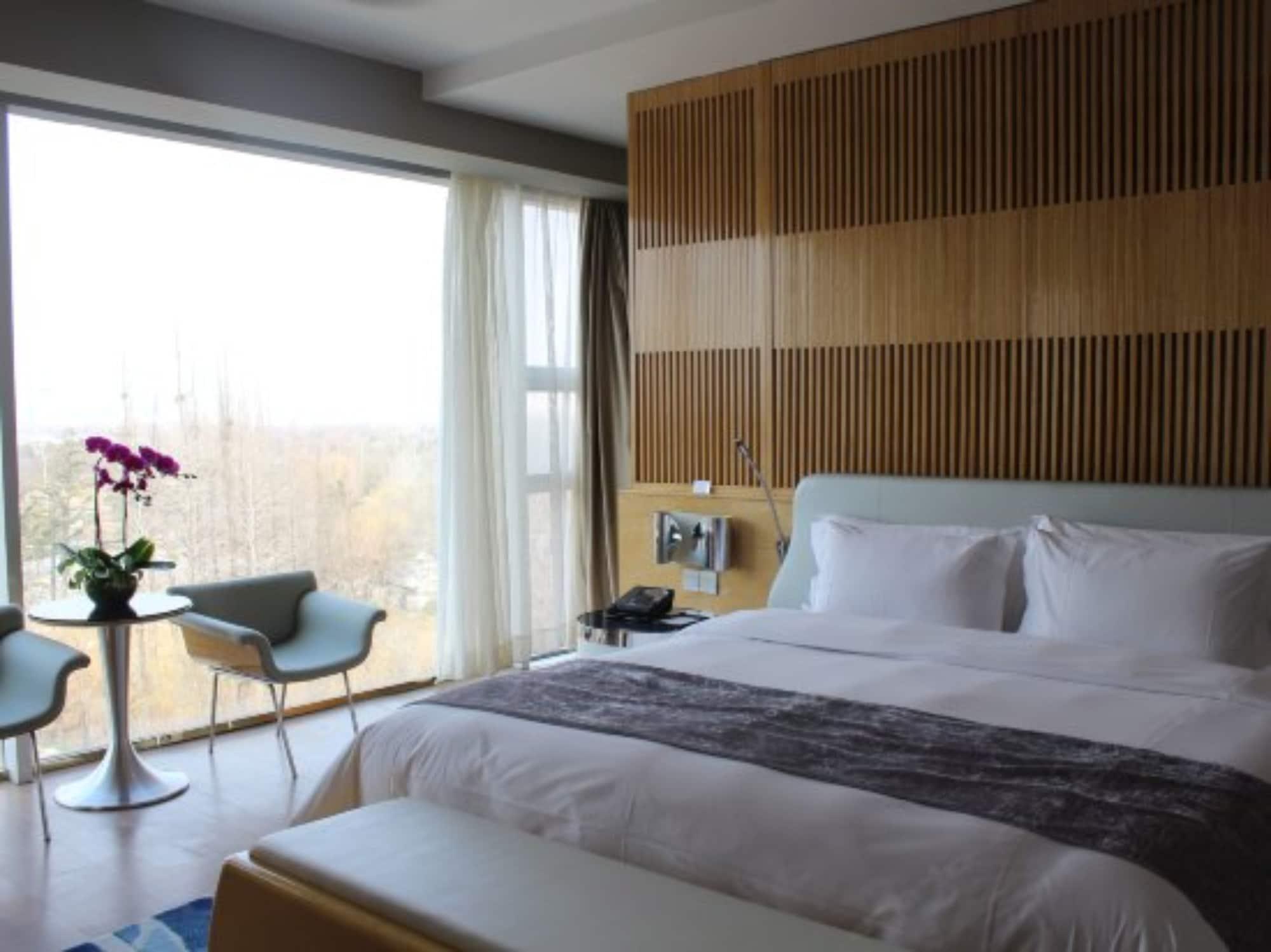 Wyndham Grand Qingdao Hotel Buitenkant foto