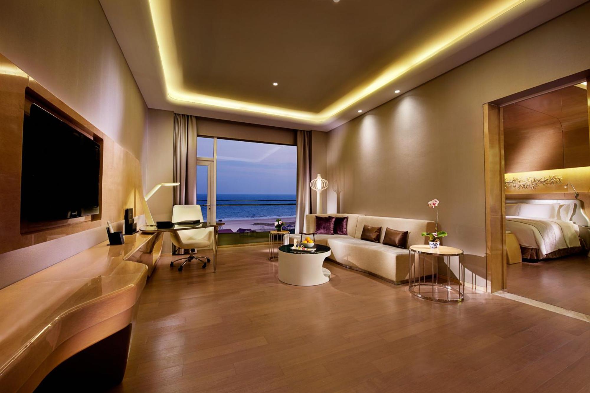 Wyndham Grand Qingdao Hotel Buitenkant foto