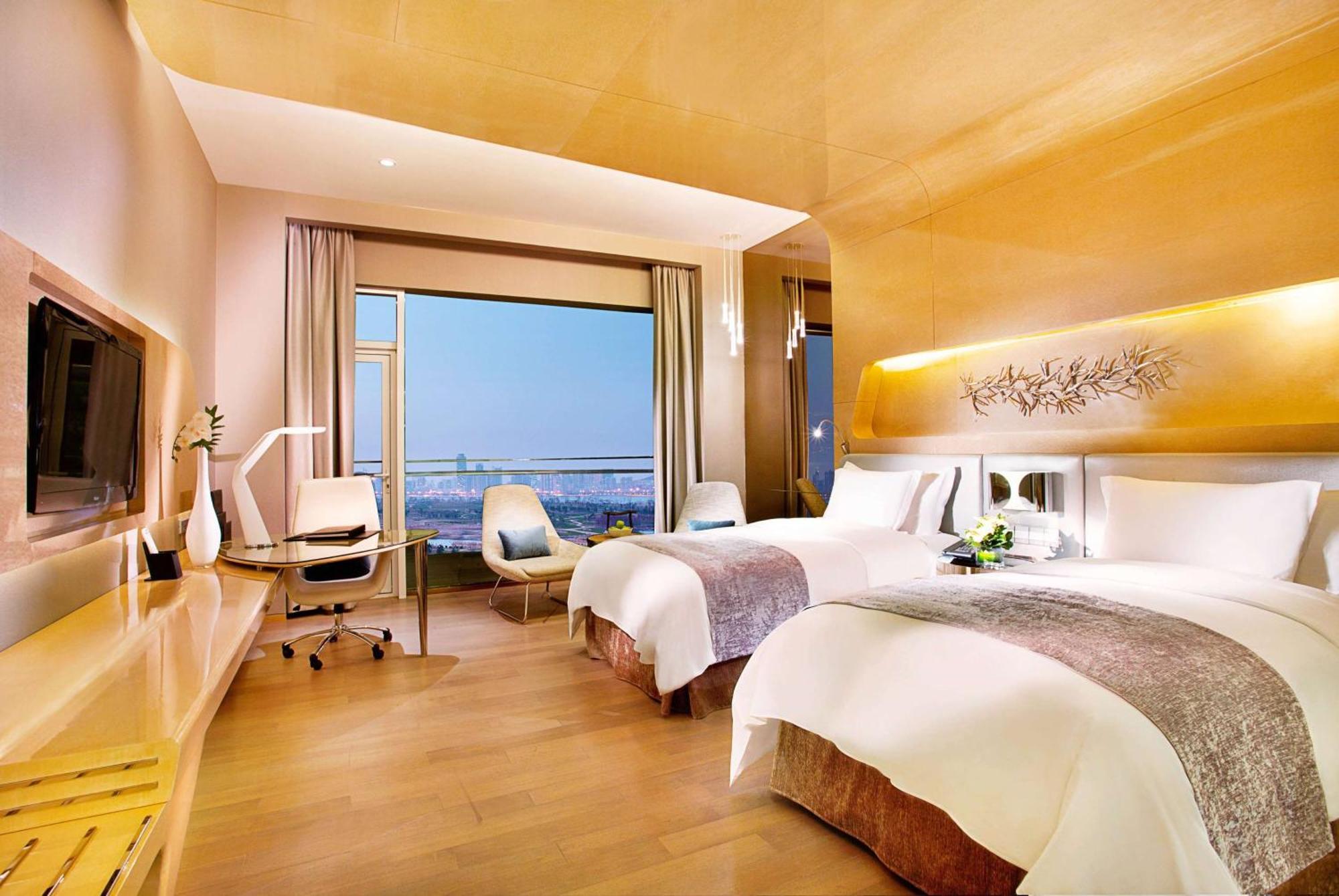 Wyndham Grand Qingdao Hotel Buitenkant foto
