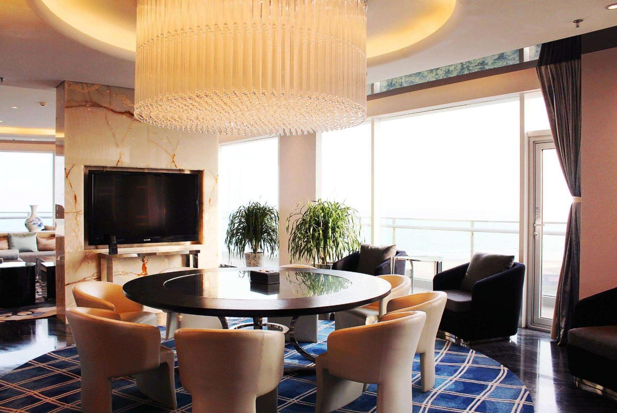 Wyndham Grand Qingdao Hotel Buitenkant foto